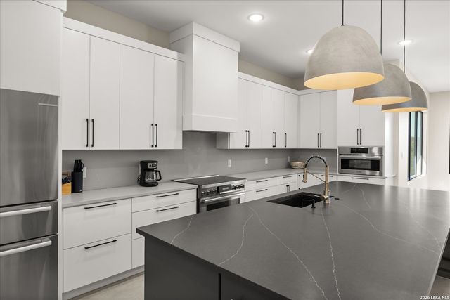 330 PRESTON TRL, Boerne, TX 78006