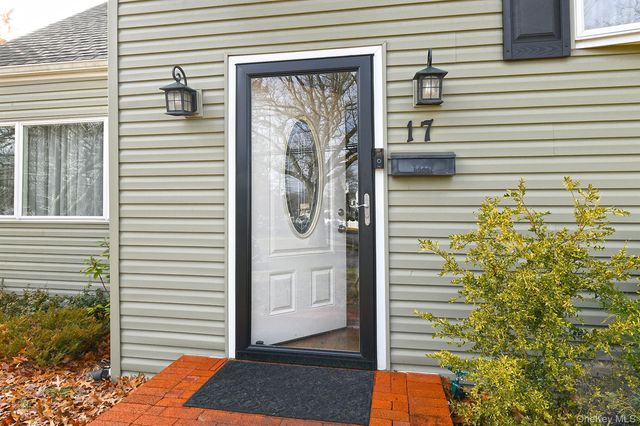 17 Pine Tree Road, South Huntington, NY 11746