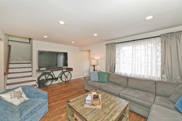 17 Pine Tree Road, South Huntington, NY 11746