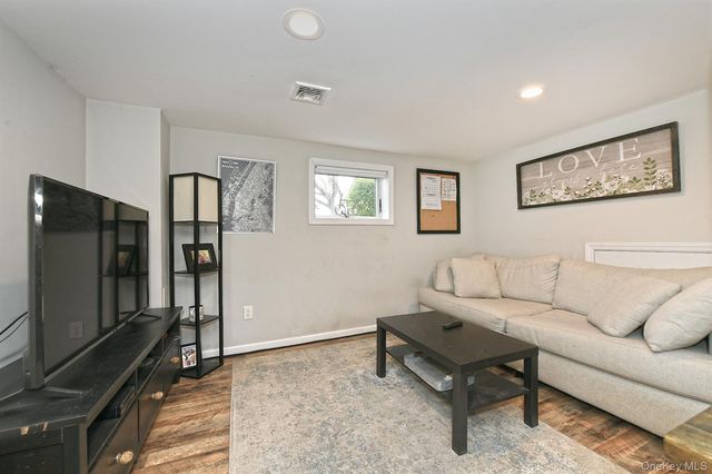 17 Pine Tree Road, South Huntington, NY 11746