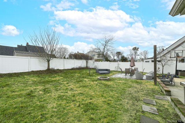 17 Pine Tree Road, South Huntington, NY 11746