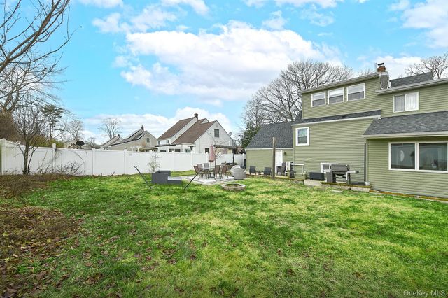 17 Pine Tree Road, South Huntington, NY 11746