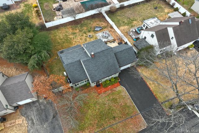 17 Pine Tree Road, South Huntington, NY 11746