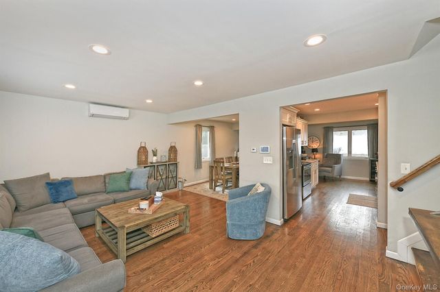 17 Pine Tree Road, South Huntington, NY 11746