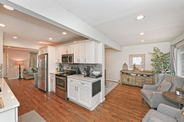 17 Pine Tree Road, South Huntington, NY 11746