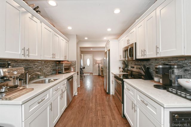 17 Pine Tree Road, South Huntington, NY 11746