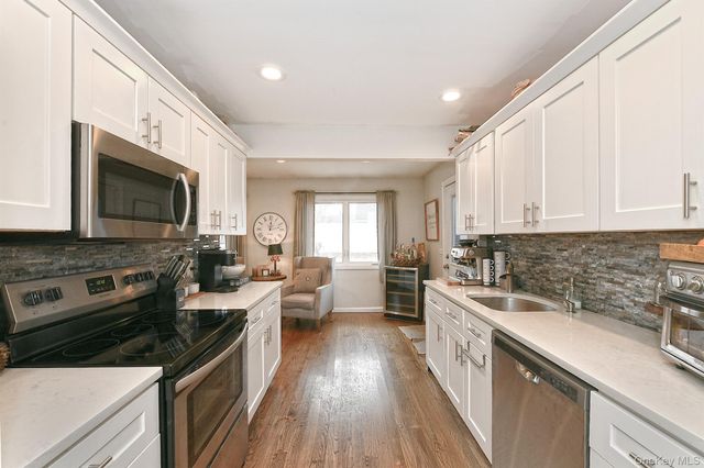 17 Pine Tree Road, South Huntington, NY 11746