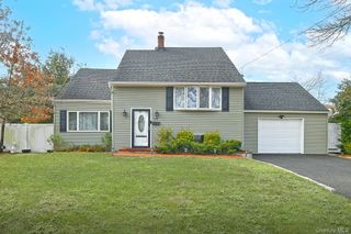 17 Pine Tree Road, South Huntington, NY 11746