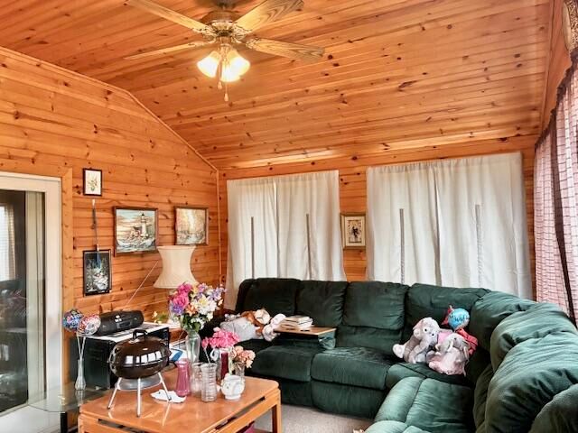 546 Gardenia Street SE, Demotte, IN 46310