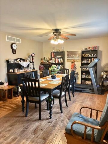 546 Gardenia Street SE, Demotte, IN 46310