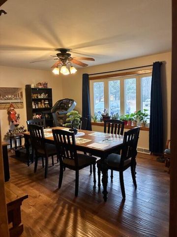 546 Gardenia Street SE, Demotte, IN 46310