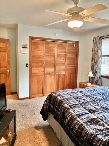 546 Gardenia Street SE, Demotte, IN 46310