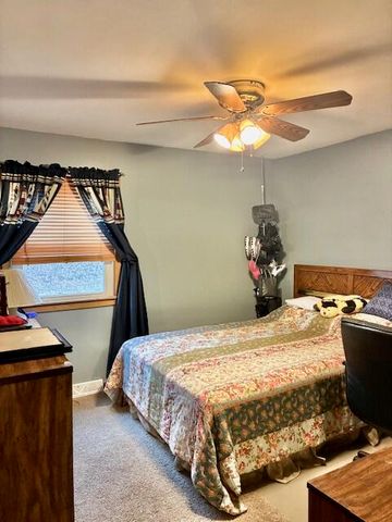 546 Gardenia Street SE, Demotte, IN 46310