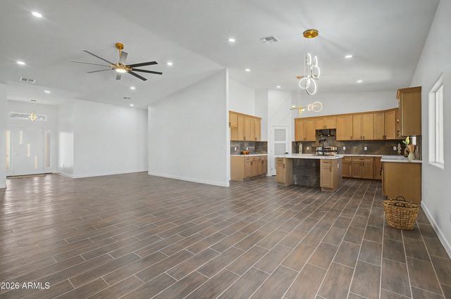 37597 W MARIPOSA Street, Tonopah, AZ 85354