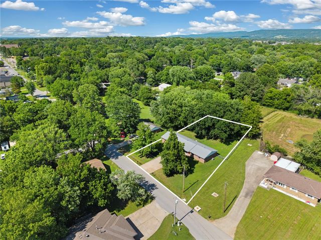 305 Pittman Street, Prairie Grove, AR 72753