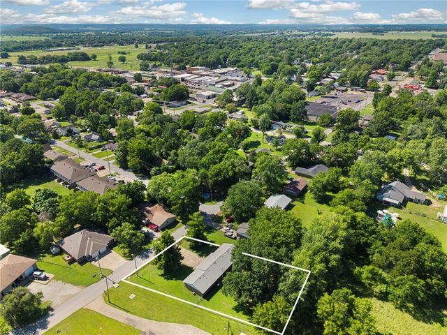 305 Pittman Street, Prairie Grove, AR 72753