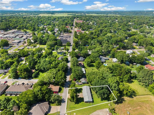 305 Pittman Street, Prairie Grove, AR 72753
