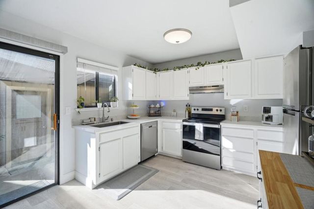 251 Gibson Drive E-54, Hollister, CA 95023