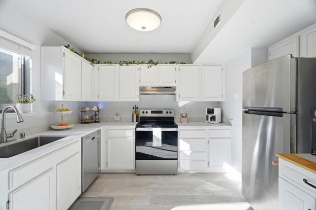 251 Gibson Drive E-54, Hollister, CA 95023