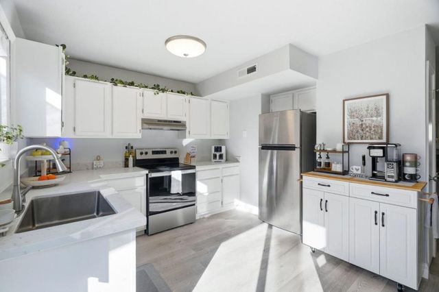 251 Gibson Drive E-54, Hollister, CA 95023