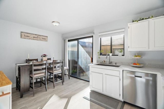 251 Gibson Drive E-54, Hollister, CA 95023