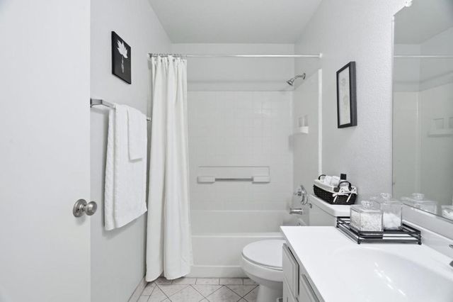 251 Gibson Drive E-54, Hollister, CA 95023