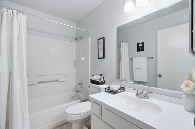 251 Gibson Drive E-54, Hollister, CA 95023