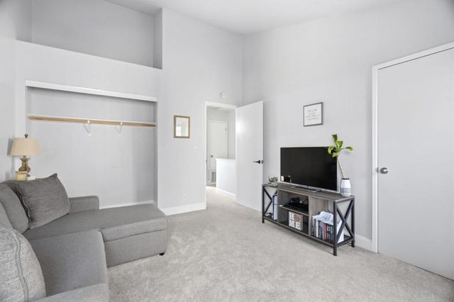 251 Gibson Drive E-54, Hollister, CA 95023