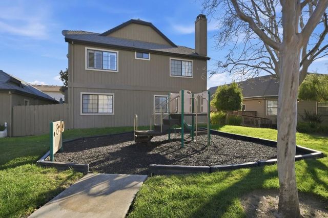 251 Gibson Drive E-54, Hollister, CA 95023