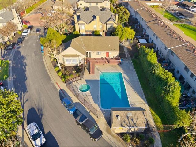 251 Gibson Drive E-54, Hollister, CA 95023