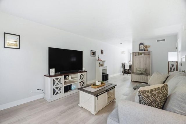 251 Gibson Drive E-54, Hollister, CA 95023