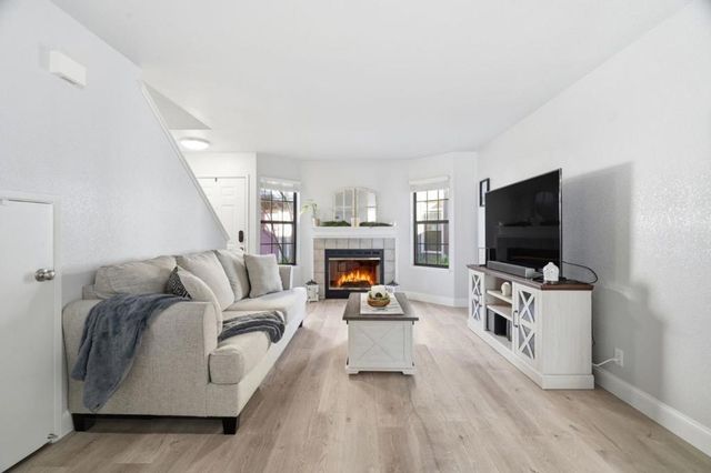 251 Gibson Drive E-54, Hollister, CA 95023