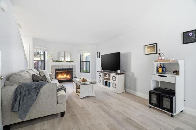 251 Gibson Drive E-54, Hollister, CA 95023