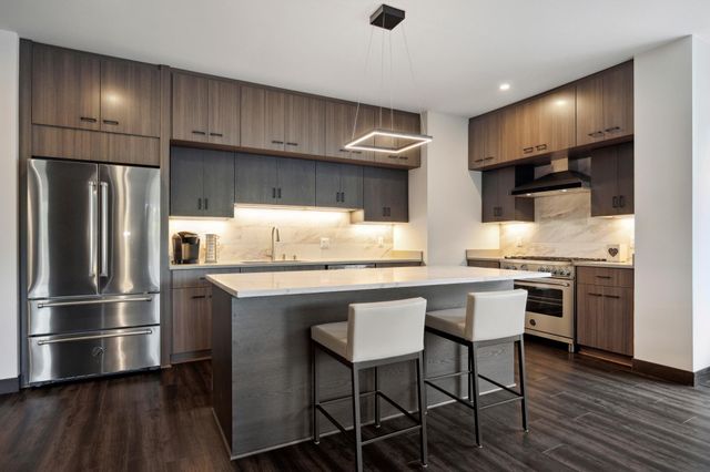 253 Lake Street E 208, Wayzata, MN 55391