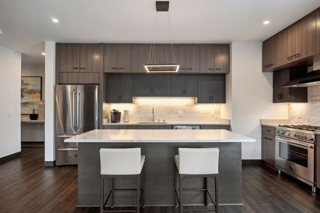 253 Lake Street E 208, Wayzata, MN 55391