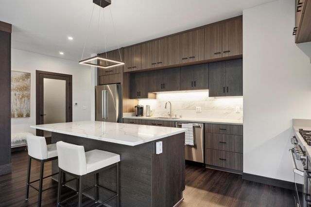 253 Lake Street E 208, Wayzata, MN 55391