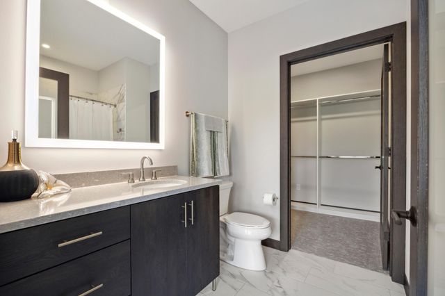 253 Lake Street E 208, Wayzata, MN 55391