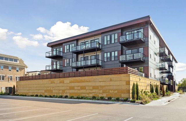253 Lake Street E 208, Wayzata, MN 55391