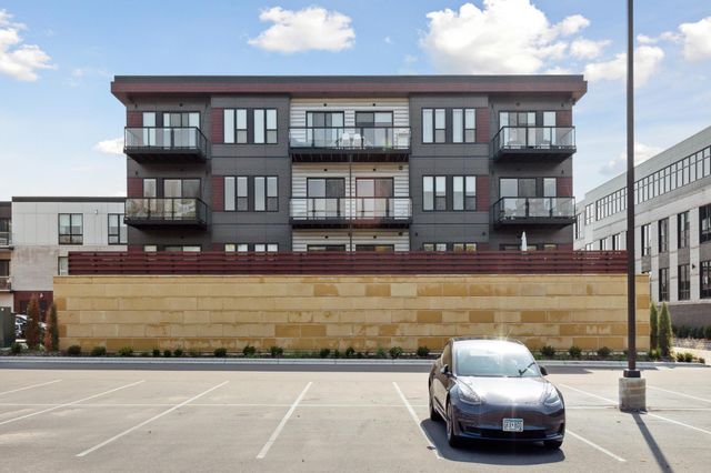 253 Lake Street E 208, Wayzata, MN 55391
