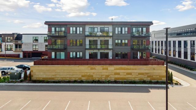 253 Lake Street E 208, Wayzata, MN 55391
