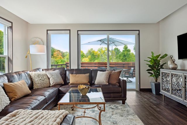 253 Lake Street E 208, Wayzata, MN 55391