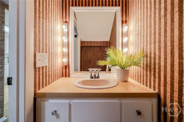 459 Mall Boulevard 122, Savannah, GA 31406