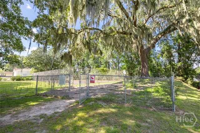 459 Mall Boulevard 122, Savannah, GA 31406