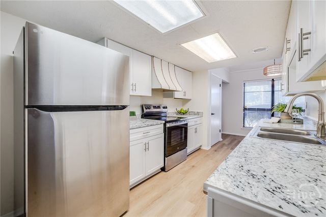 459 Mall Boulevard 122, Savannah, GA 31406