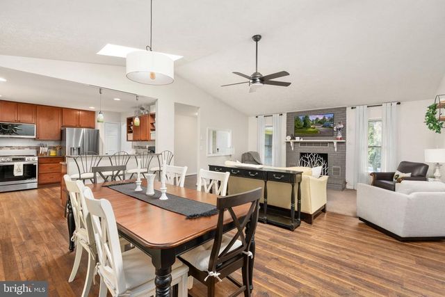 319 BIRCHSIDE CIR E, Locust Grove, VA 22508