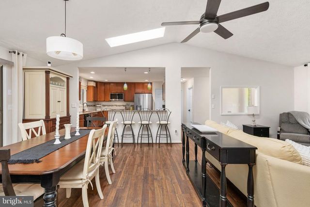 319 BIRCHSIDE CIR E, Locust Grove, VA 22508
