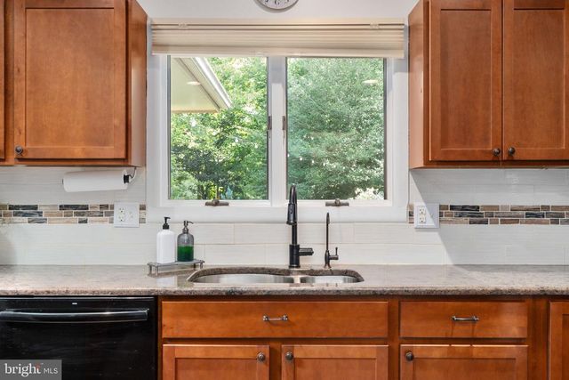 319 BIRCHSIDE CIR E, Locust Grove, VA 22508