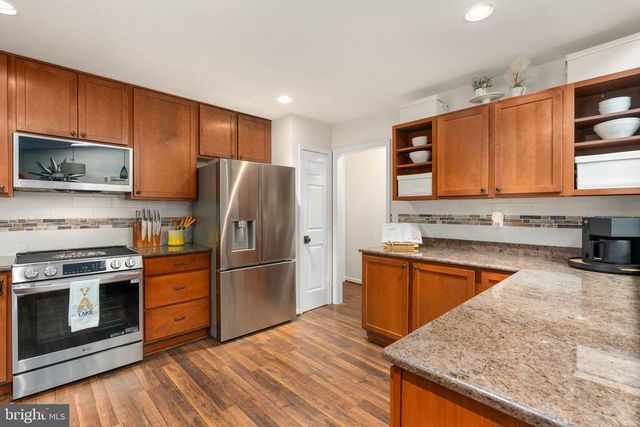 319 BIRCHSIDE CIR E, Locust Grove, VA 22508