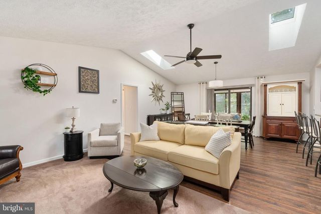 319 BIRCHSIDE CIR E, Locust Grove, VA 22508