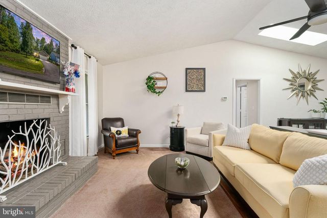 319 BIRCHSIDE CIR E, Locust Grove, VA 22508